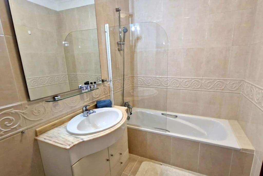 Jasmine Apartment Next To Meia Praia Beach Лагос Екстериор снимка