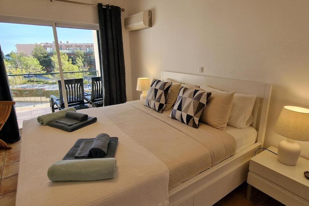 Jasmine Apartment Next To Meia Praia Beach Лагос Екстериор снимка