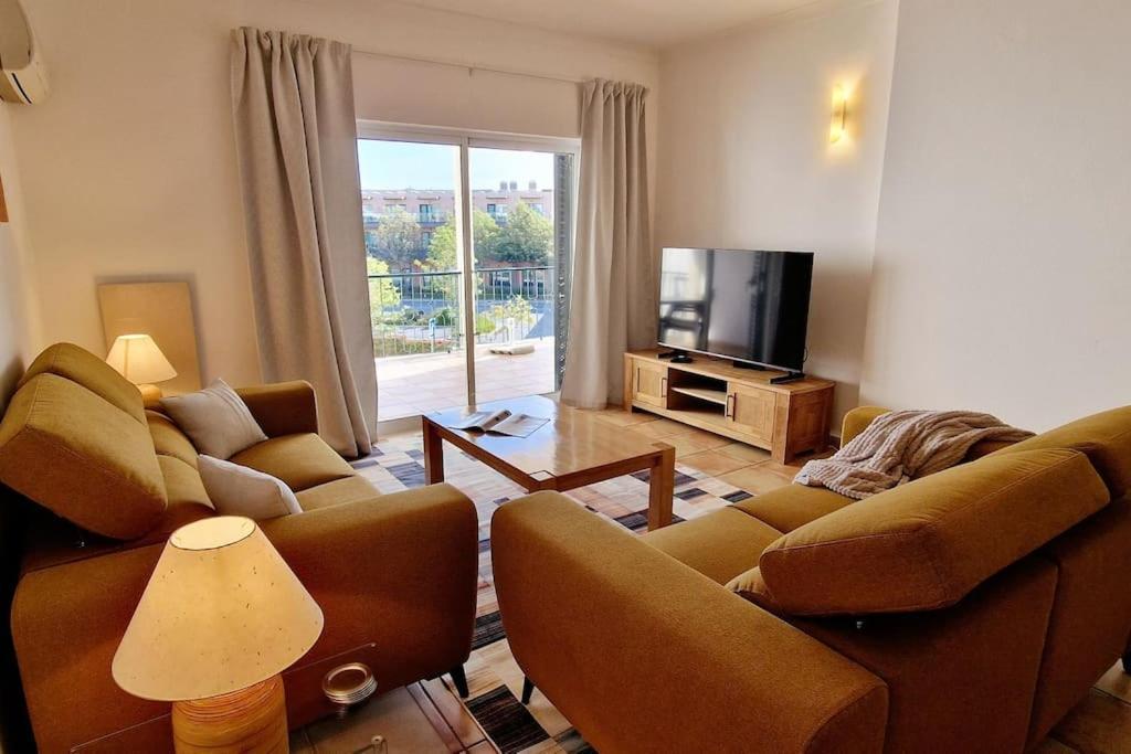 Jasmine Apartment Next To Meia Praia Beach Лагос Екстериор снимка